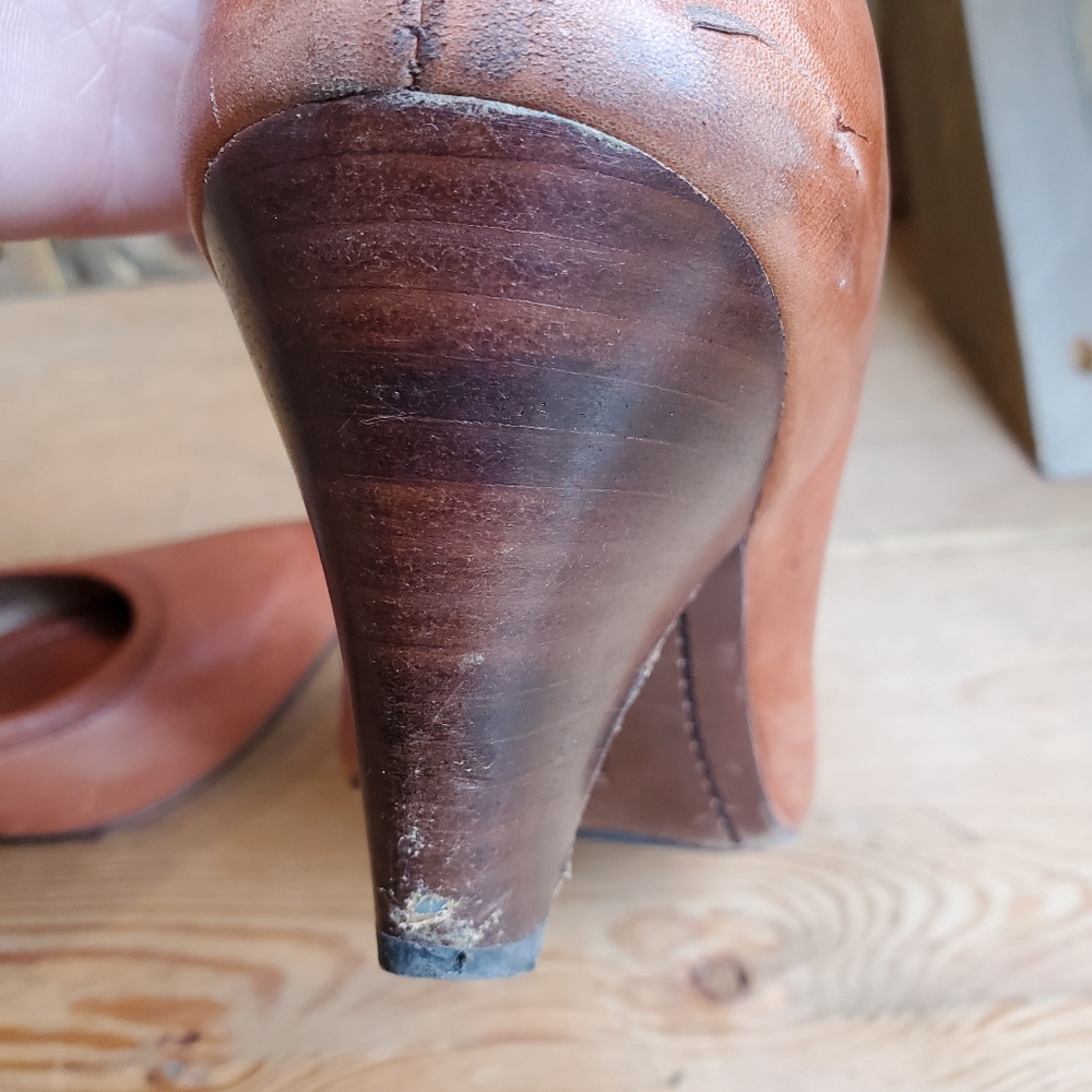 Frye Regina Pump - Picture 5 of 13